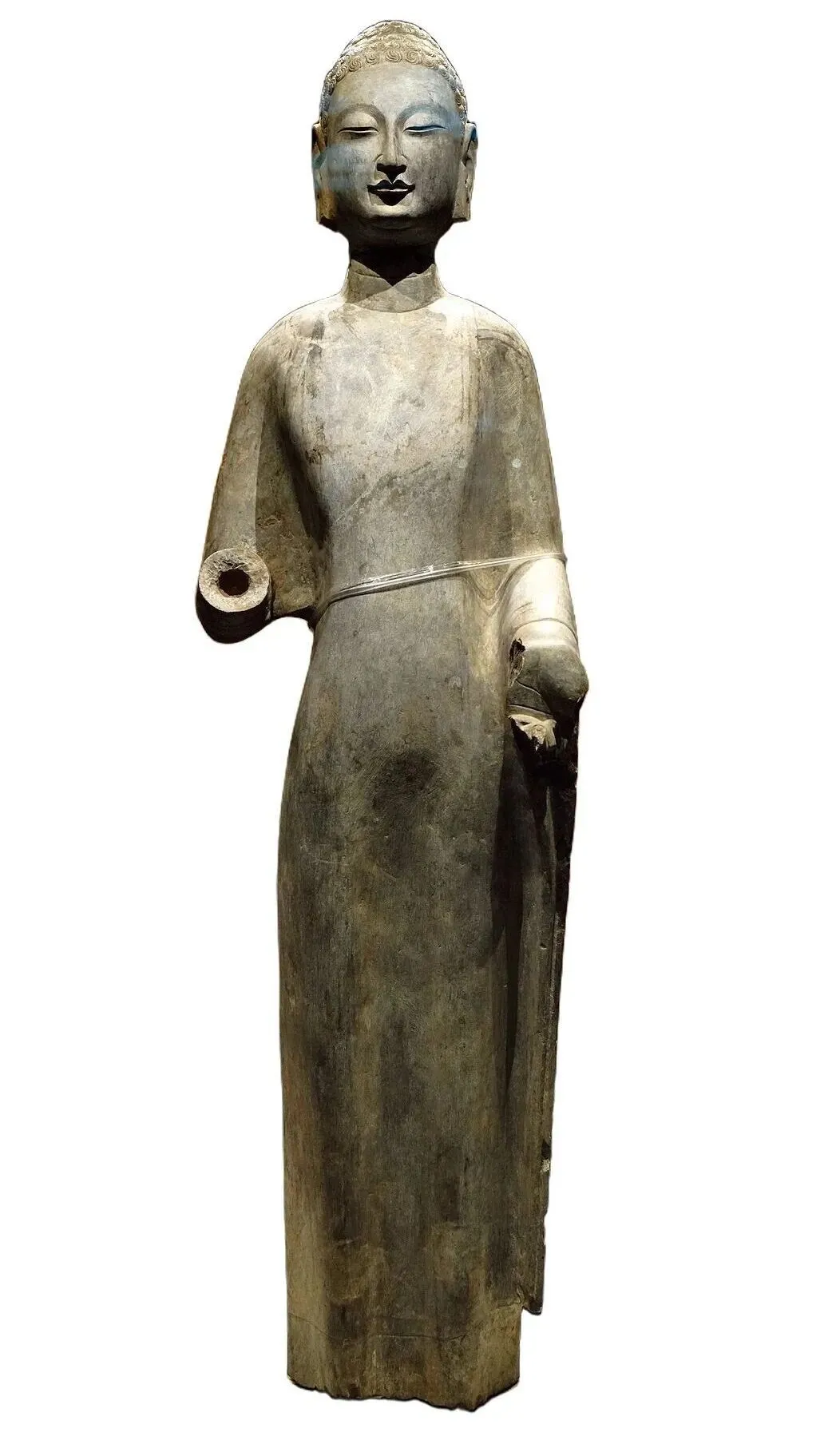 北齊青石立佛，出土于臨漳縣習(xí)文鄉(xiāng)北吳莊佛像埋藏坑，收藏于鄴城考古博物館。攝影/本刊記者 倪偉