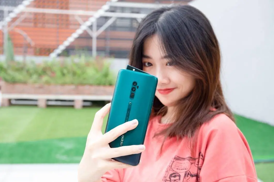 OPPO Reno轻度上手：有一台满分颜值的手机是什么体验？(opporeno值不值)