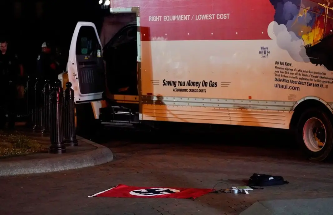 卡车司机展示的纳粹旗帜，图自路透社