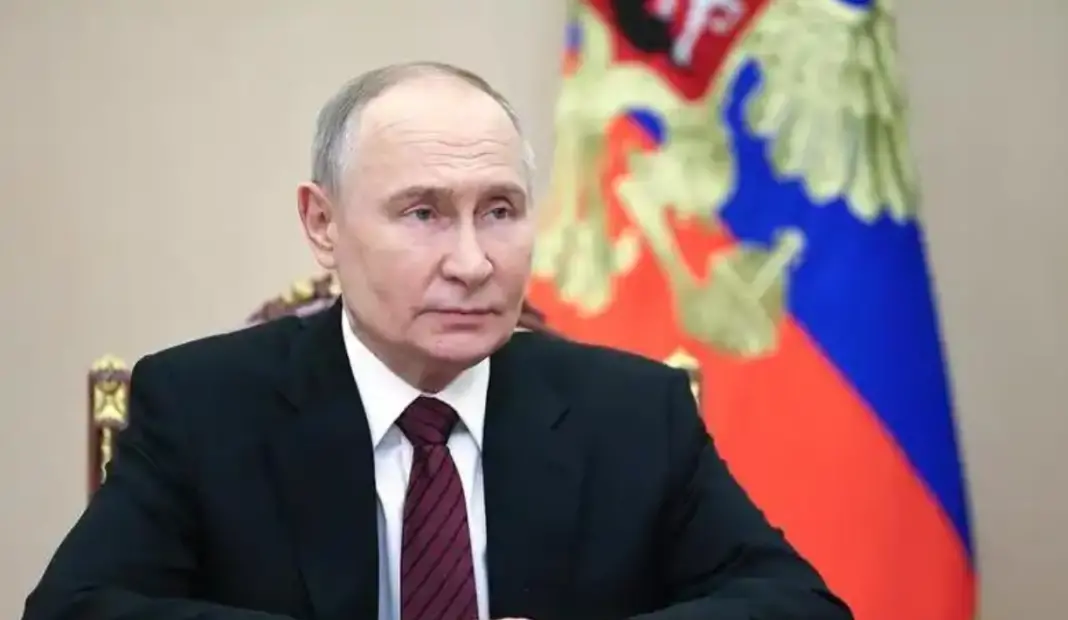 据俄罗斯卫星网26日报道，克里姆林宫表示，俄罗斯总统普京就收复库尔斯克州向所有相关人员、所有战士和指挥官表示祝贺。乌克兰武装部队总参谋部在社交媒体发文称，俄方所谓在库尔斯克地区完成特别军事行动的报告“不是事实”。