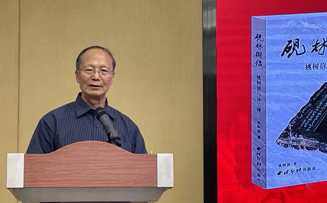 山东省散文学会副会长、著名作家李木生发言