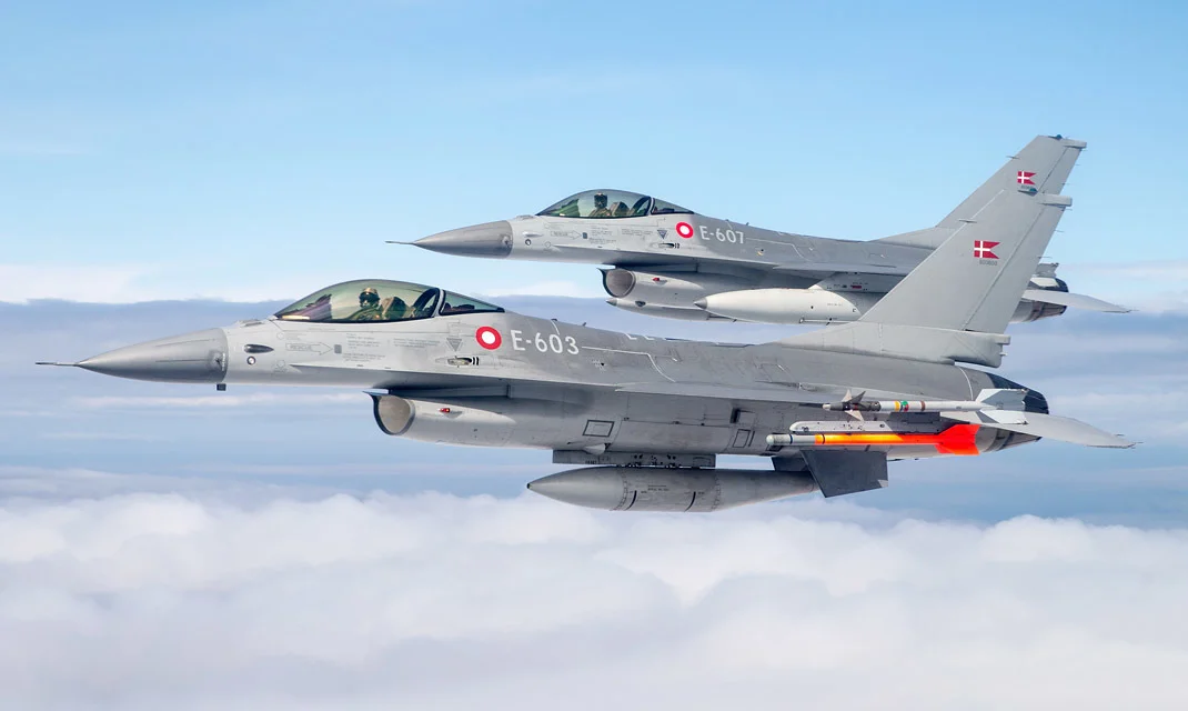 丹麦空军在1975年敲定采购F-16A/B，1980年开始交付，80年代末开始进行MLU升级，图为丹麦空军F-16战机