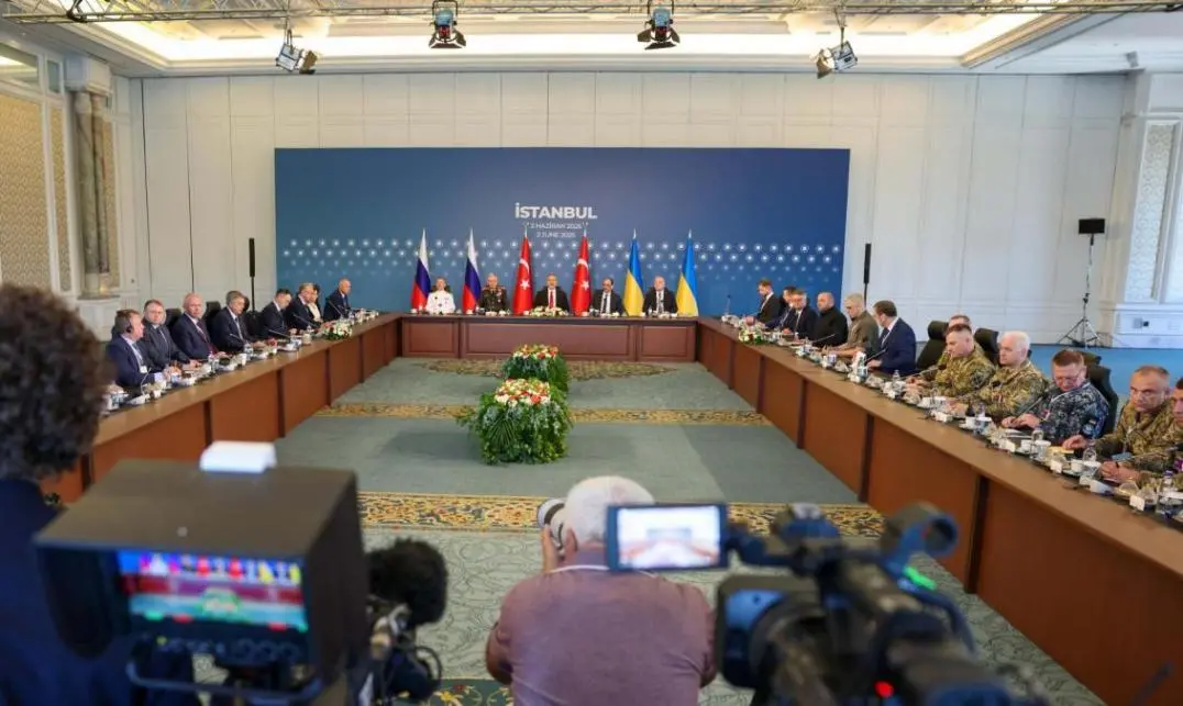 这是2025年6月2日在土耳其伊斯坦布尔拍摄的俄乌第二轮直接谈判现场。