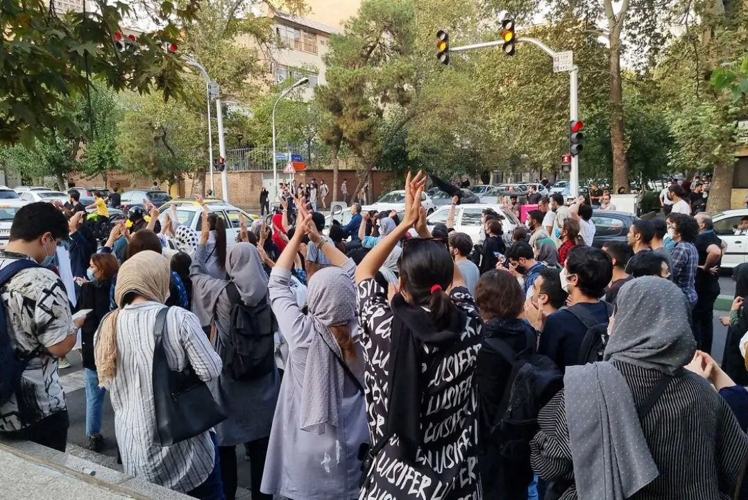 ◆2022年9月，阿米尼事件发生后，德黑兰爆发抗议活动，女性站在示威第一线。