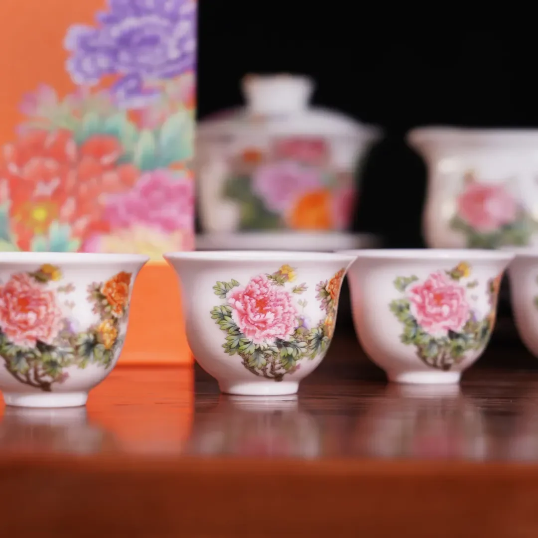 300年才出一个张松茂！“当代瓷王”再现牡丹真国色_凤凰网