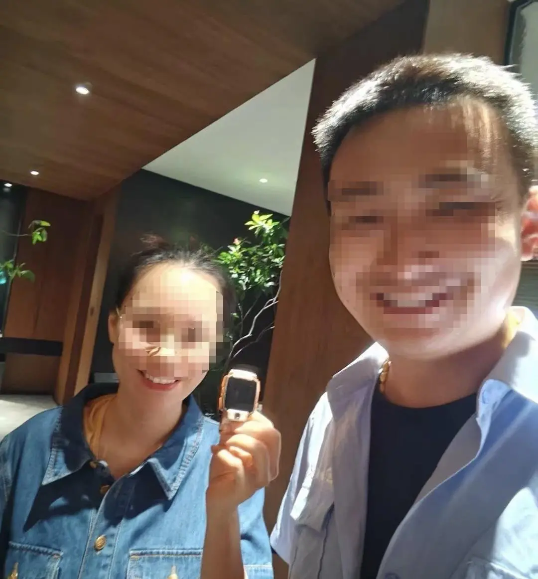 环卫工4小时翻8吨垃圾找回儿童手表值吗？网友吵翻，当地官媒删除报道_https://www.izongheng.net_快讯_第2张