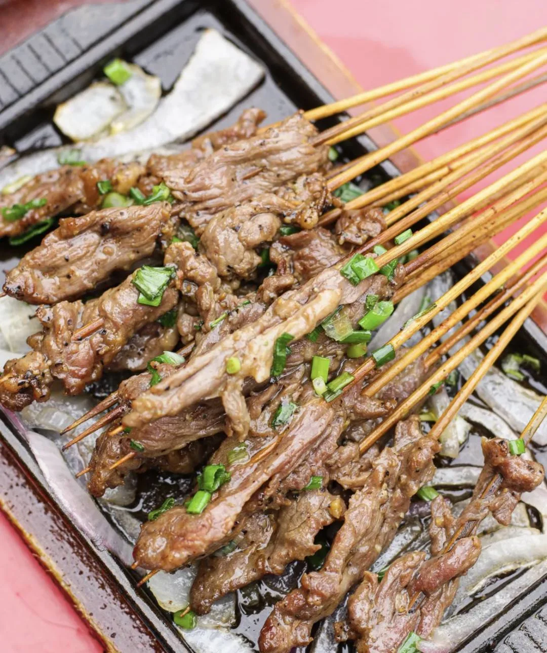 五一美食打卡指南｜四川烧烤被自黑？成都良心烧烤指南请收下(成都十大烧烤)
