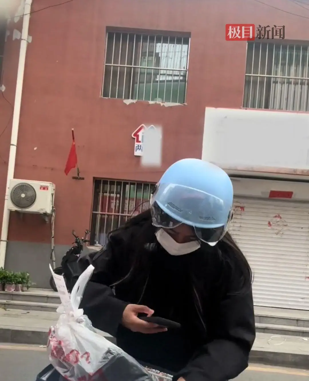 27岁患尿毒症女生为凑齐医药费送外卖（受访者供图）