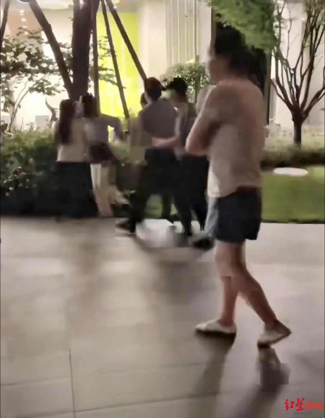 小區遛狗糾紛如何變成「官二代打孕婦」?記者走訪