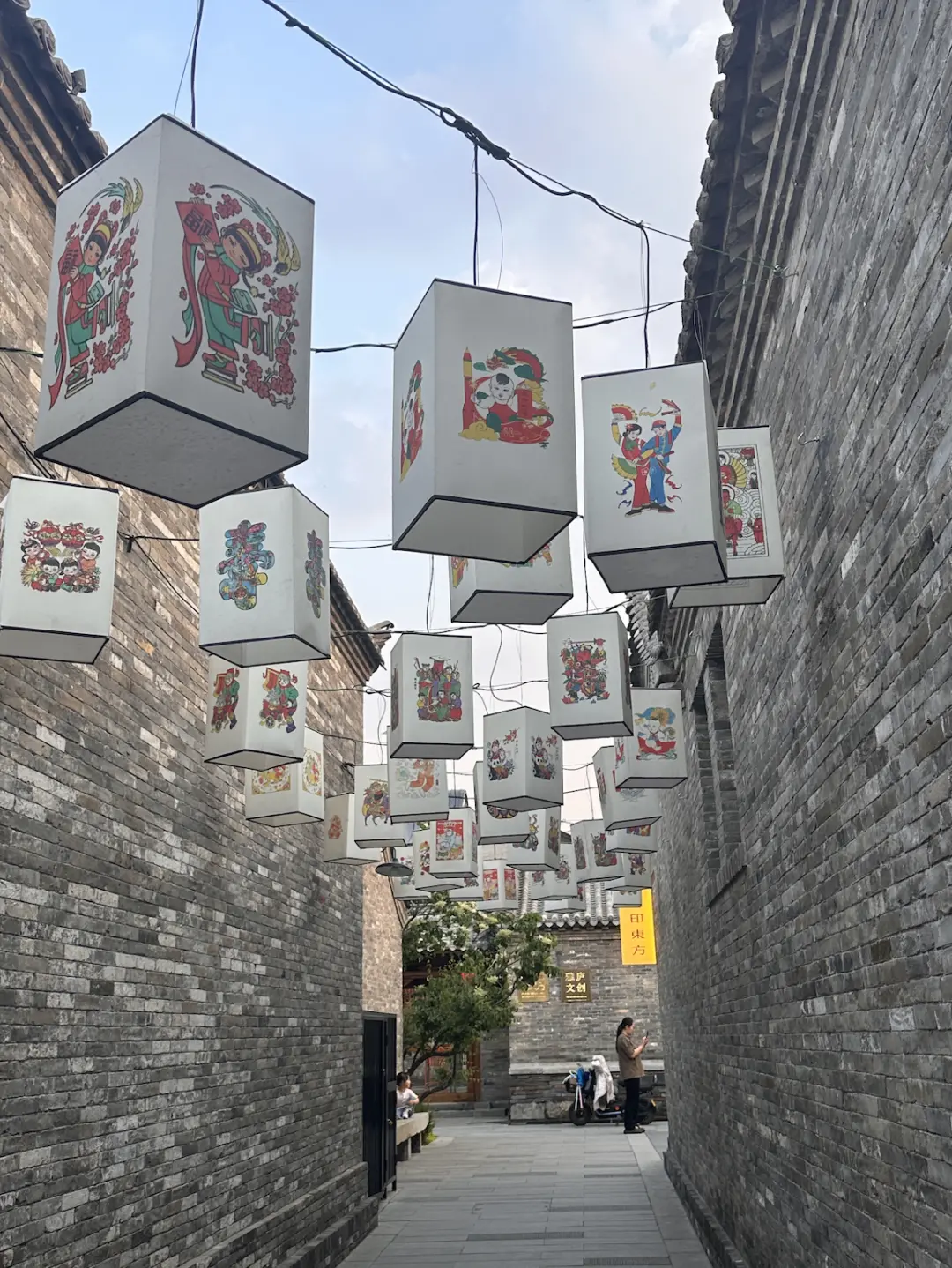 △东南邑街景。（图/海露花 摄）