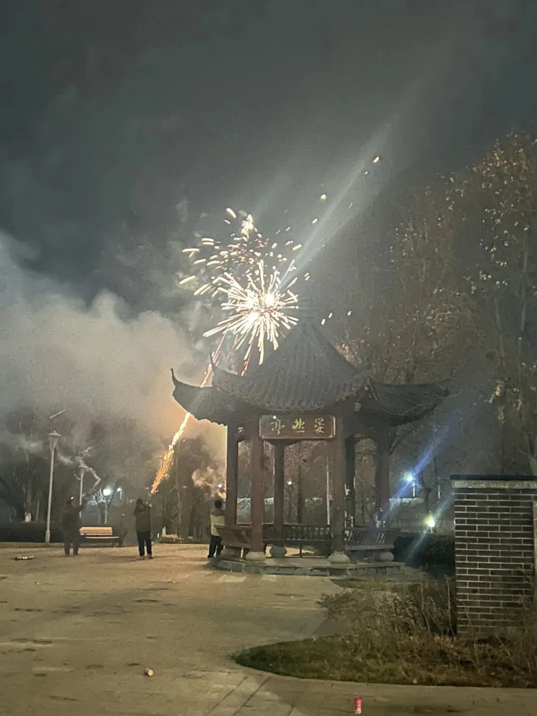 金蕨到芜湖走访时看到的烟花。（图/受访者供图）