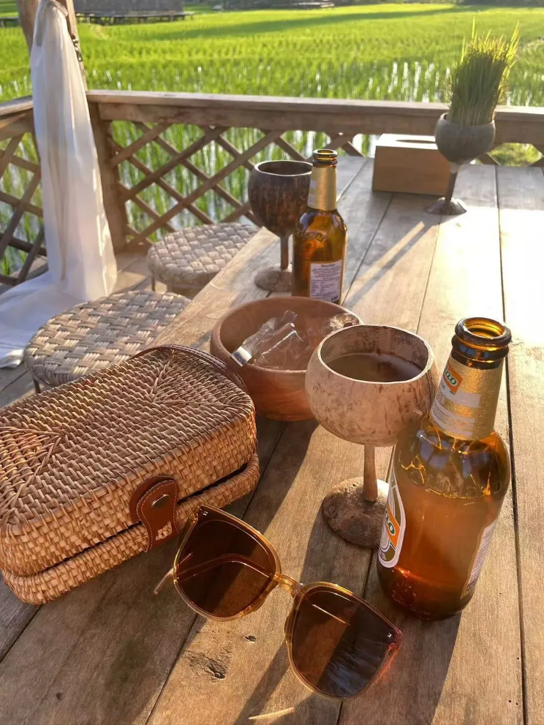 △天气好时，可以在绿油油的稻田之间喝咖啡。（图/受访者供图）