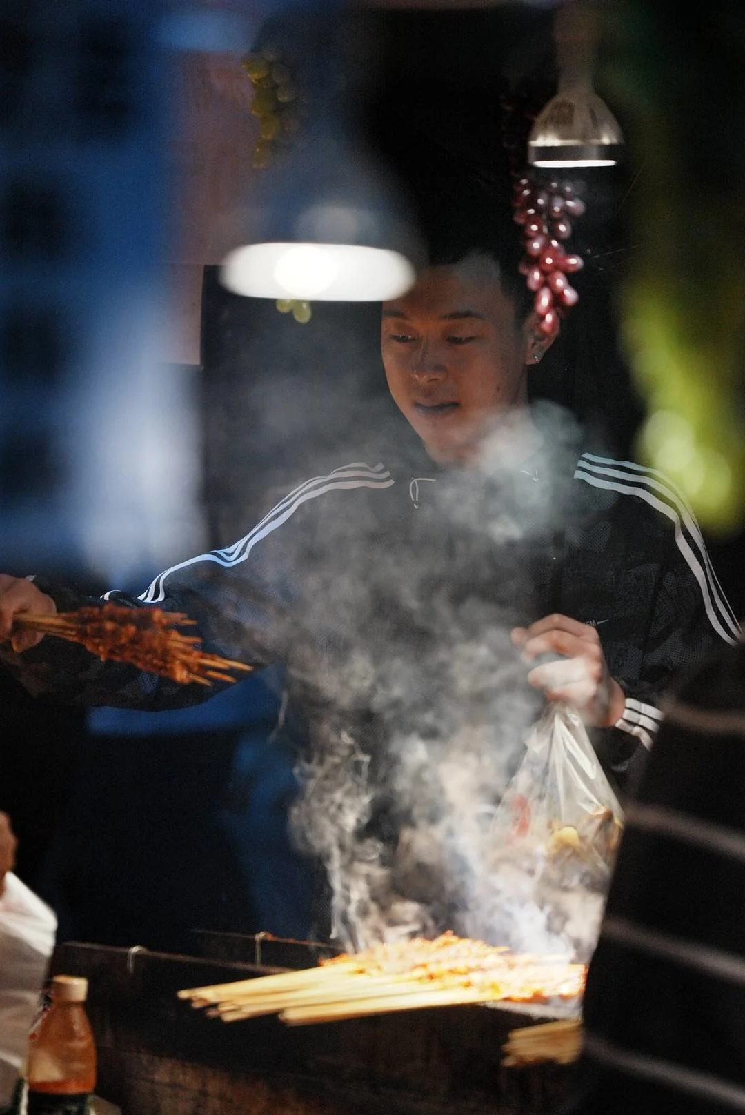 吃着烧烤看音乐会！四川“天全之夜”把美食街开进音乐会现场(天全吃饭的地方)