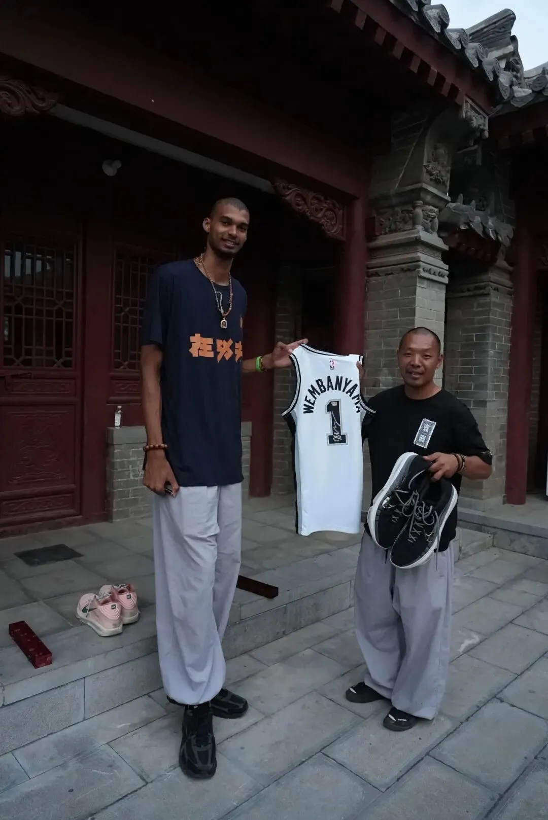 文班赠送延安师傅的礼物。延安供图