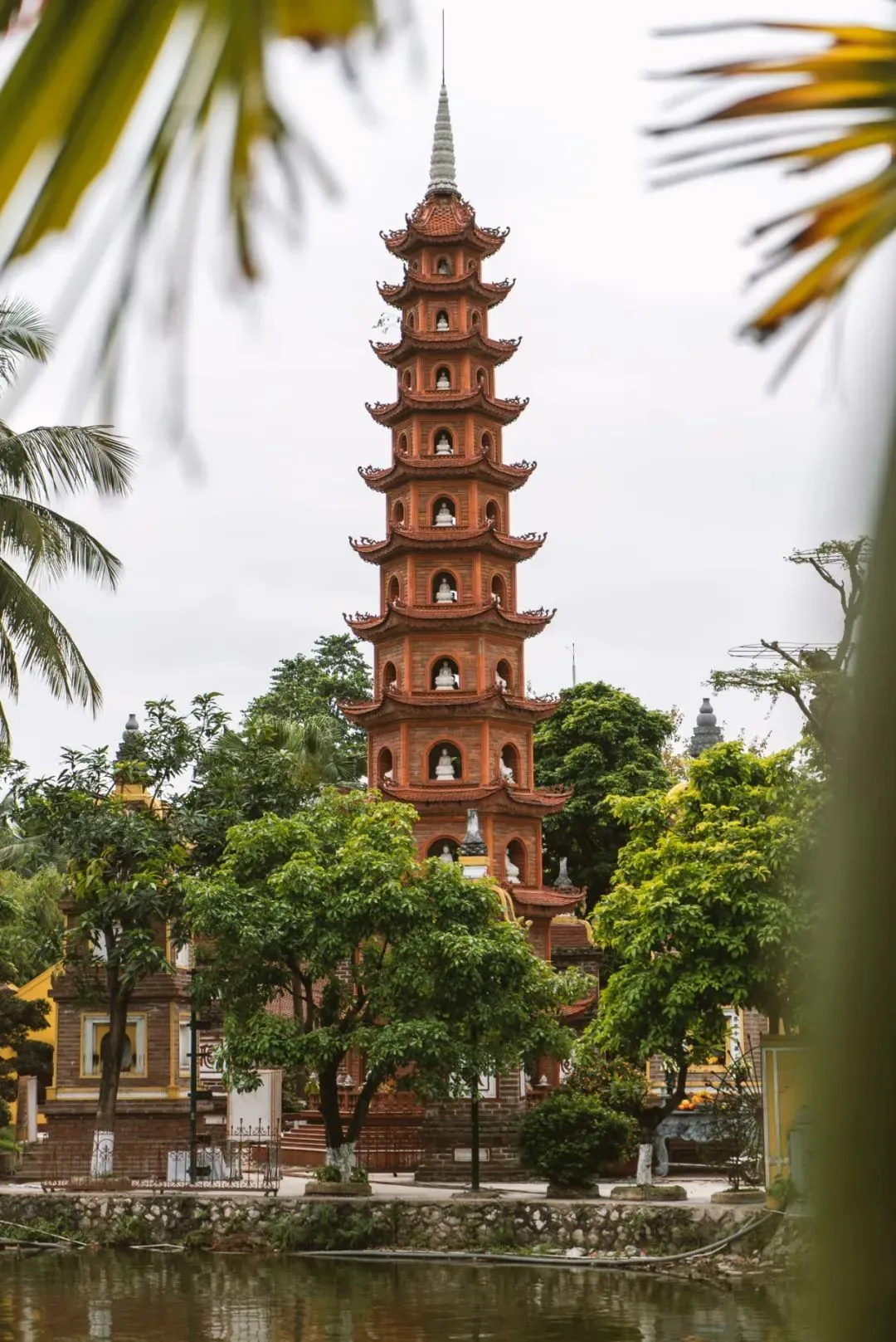 河内镇国寺 | 图片来源：Unsplash@ David Emrich