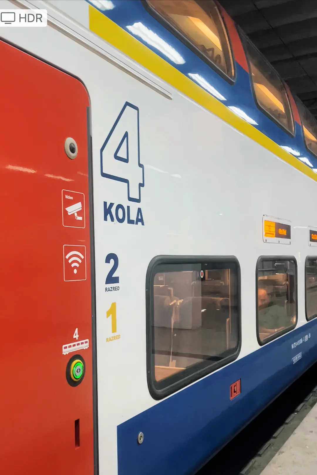 △中国援建的双层高铁，35分钟的路程，折合花费约60元人民币。（图/受访者供图）