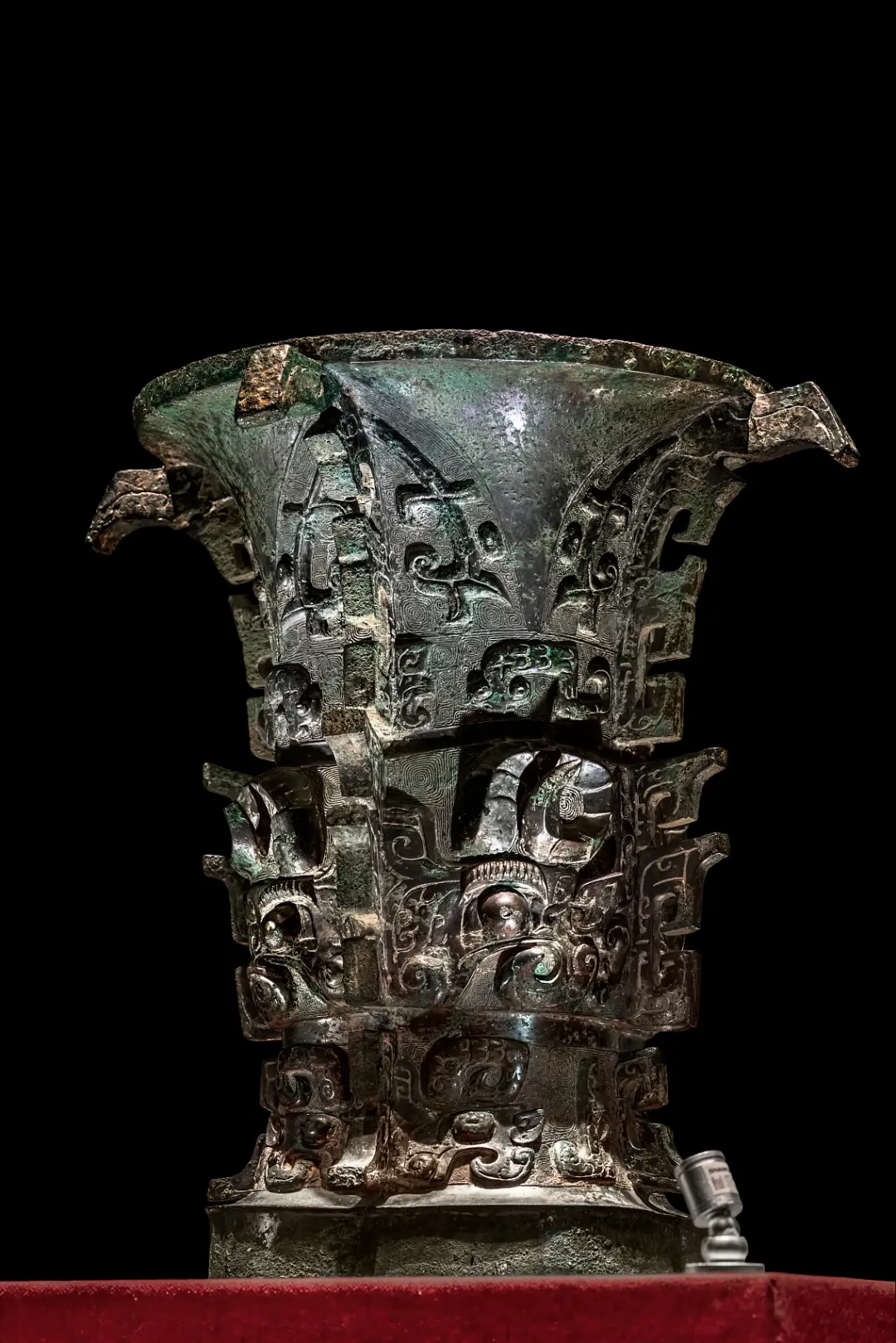△宝鸡青铜器博物院展出的何尊。（图/视觉中国）