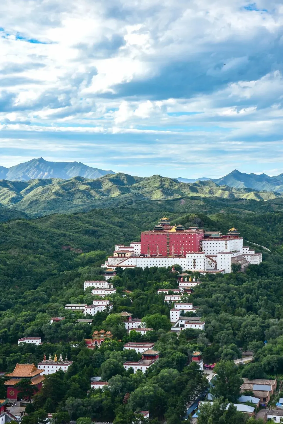普陀宗乘之庙。图/视觉中国