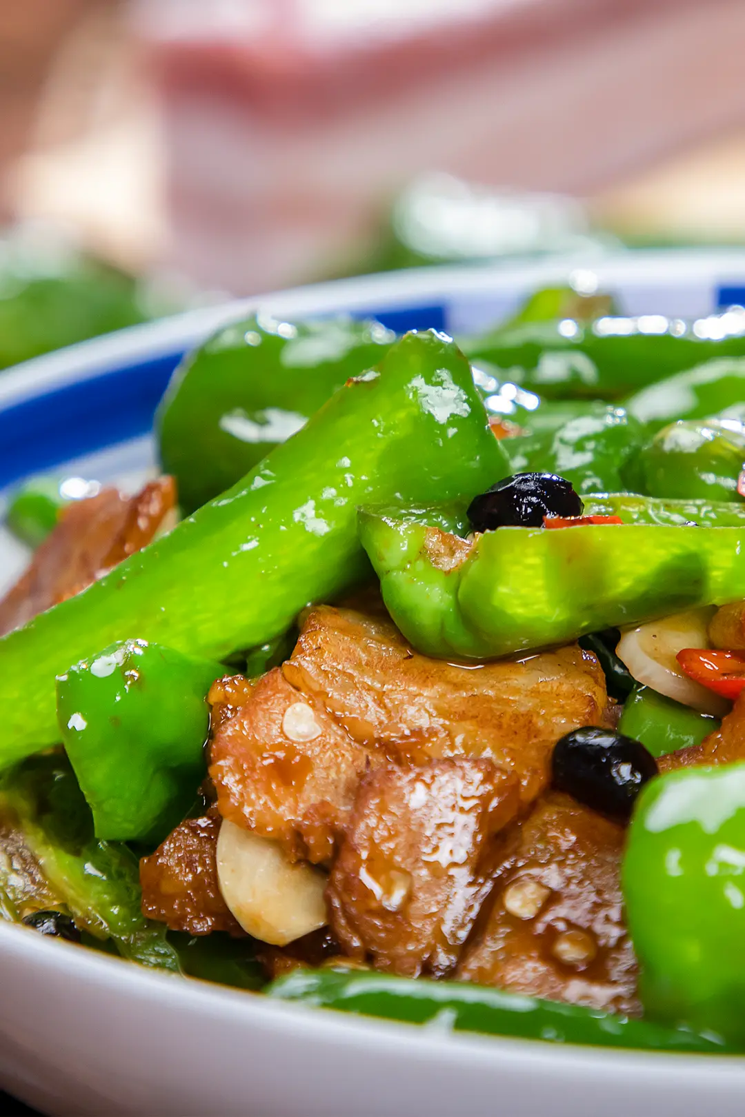 余干辣椒炒肉，脆糯的余干辣椒是江西人最爱的辣椒之一。 图/图虫·创意