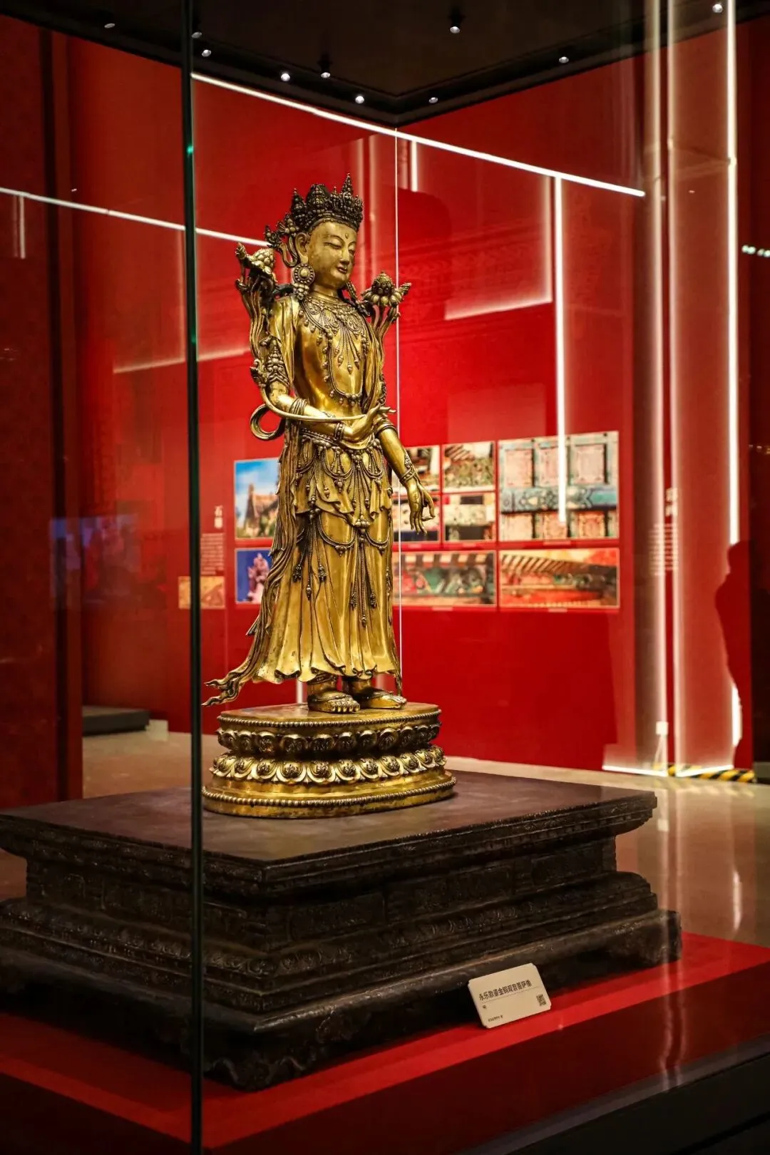 永乐款鎏金铜观音菩萨像。图源中国工艺美术馆