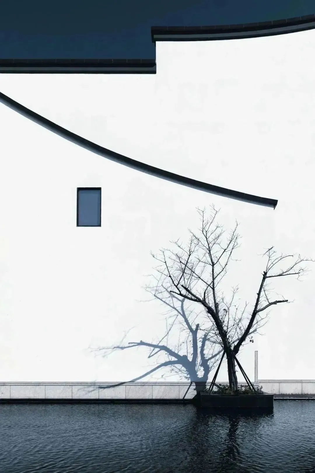 阳澄湖服务区的一角，颇具古典线条美 / 图虫创意