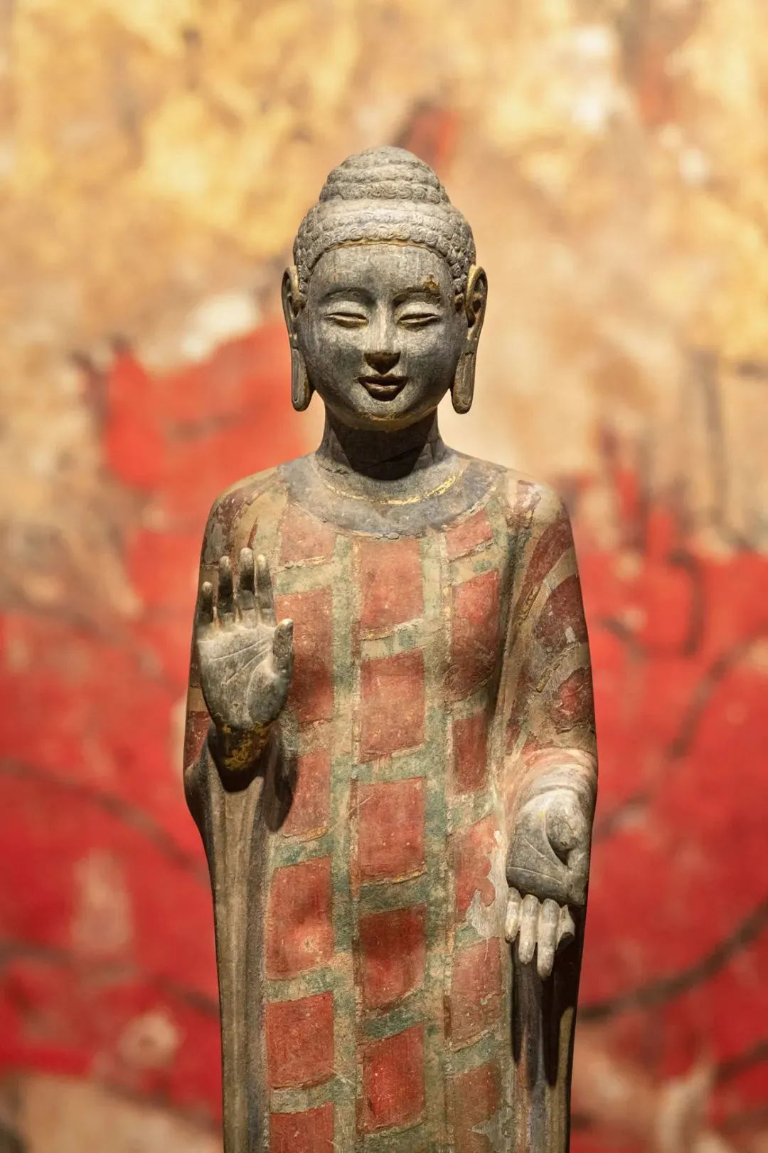 青州博物馆里陈列的龙兴寺精美石造佛像