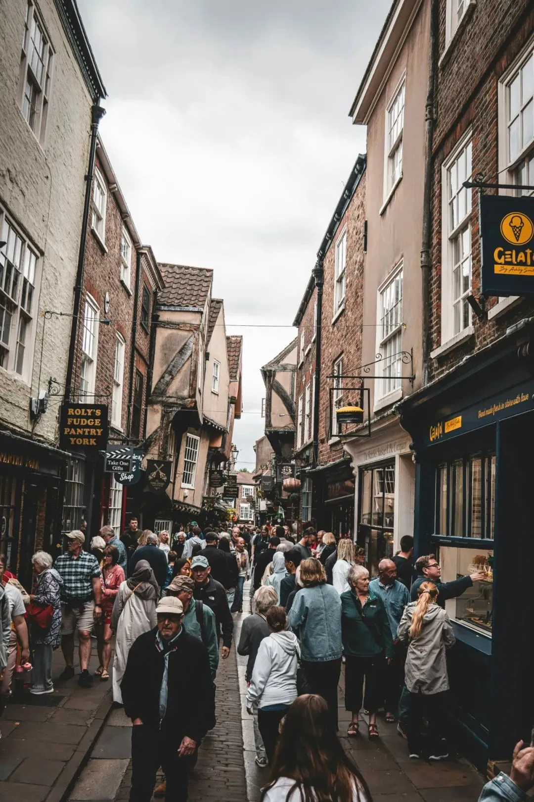 △现实世界里自带魔法buff的肉铺街。(图/unsplash)