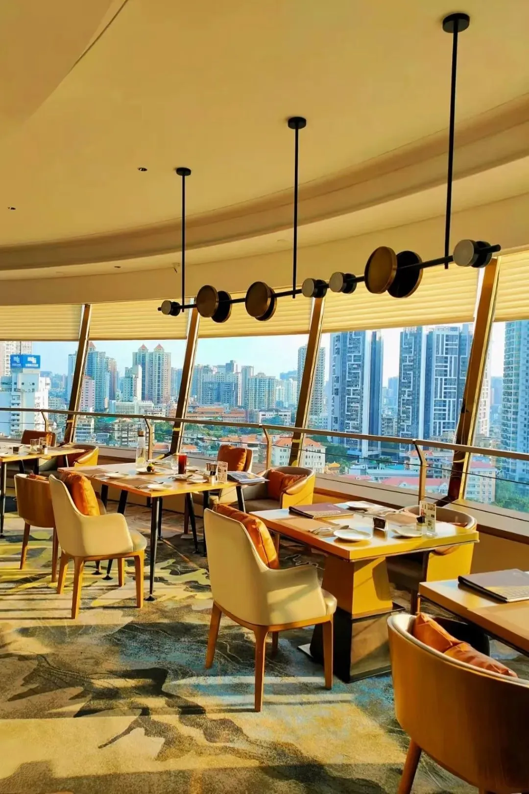 广州岭居创享公寓落日景观餐厅