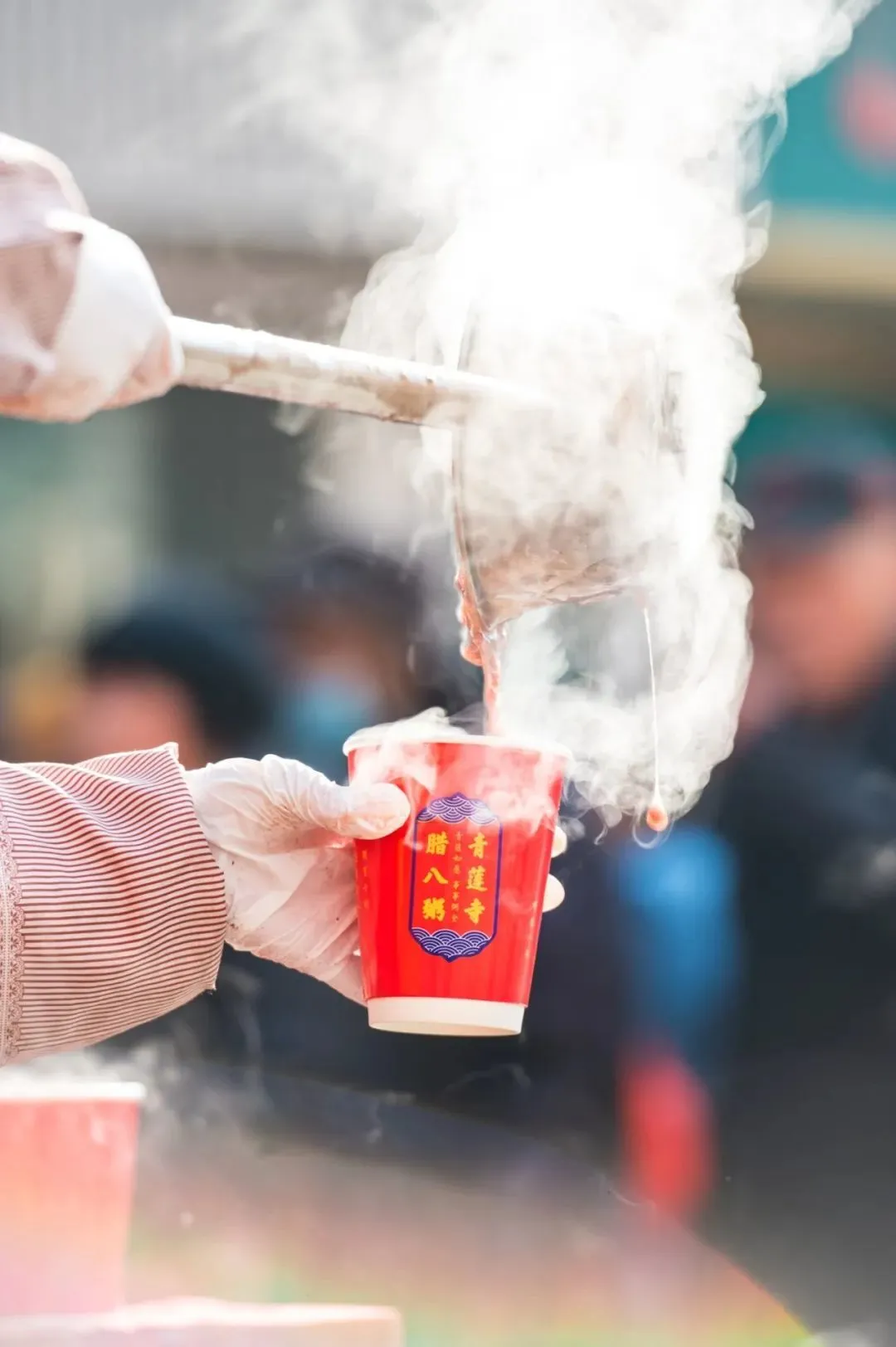 佛陀成道日 | 腊八节佛粥太火爆了！直击全国各寺院奉粥现场