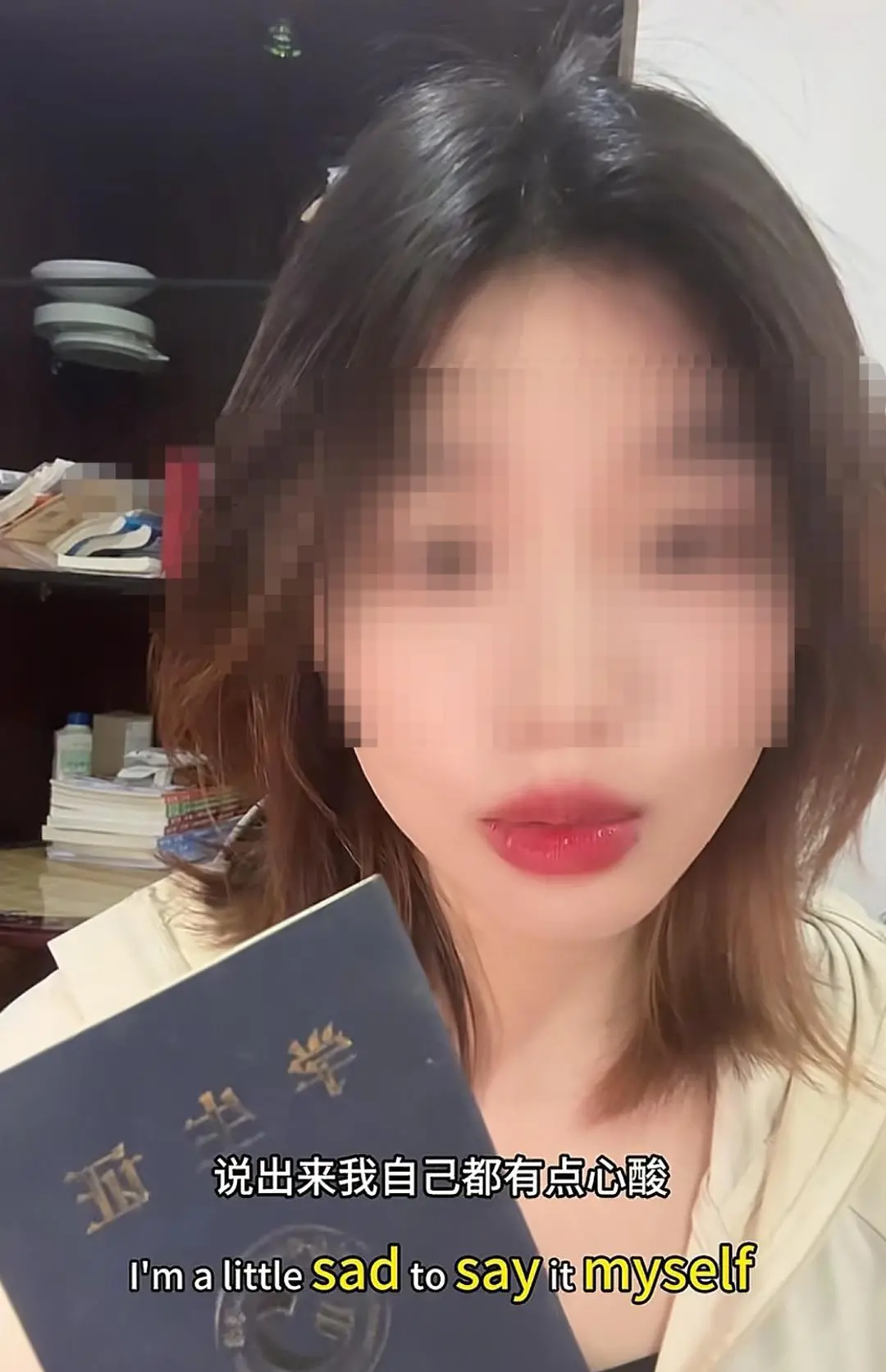 ▲小李称毕业后摆摊卖冰淇淋 视频截图