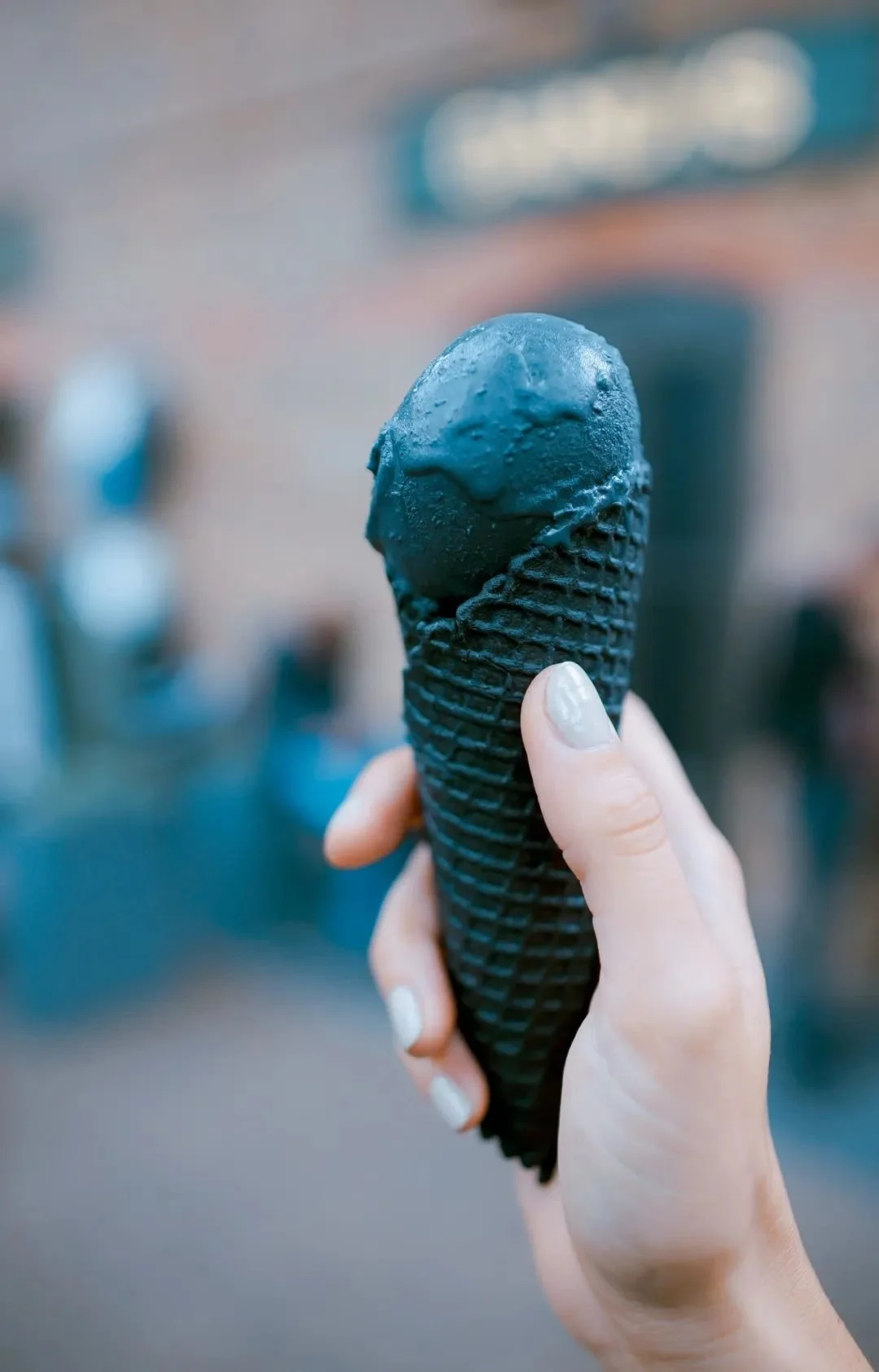 黑色冰激凌，一些国家已禁售。/unsplash