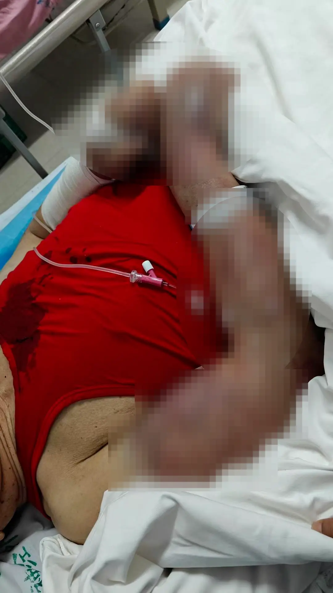 ▲马女士父亲被打伤送医