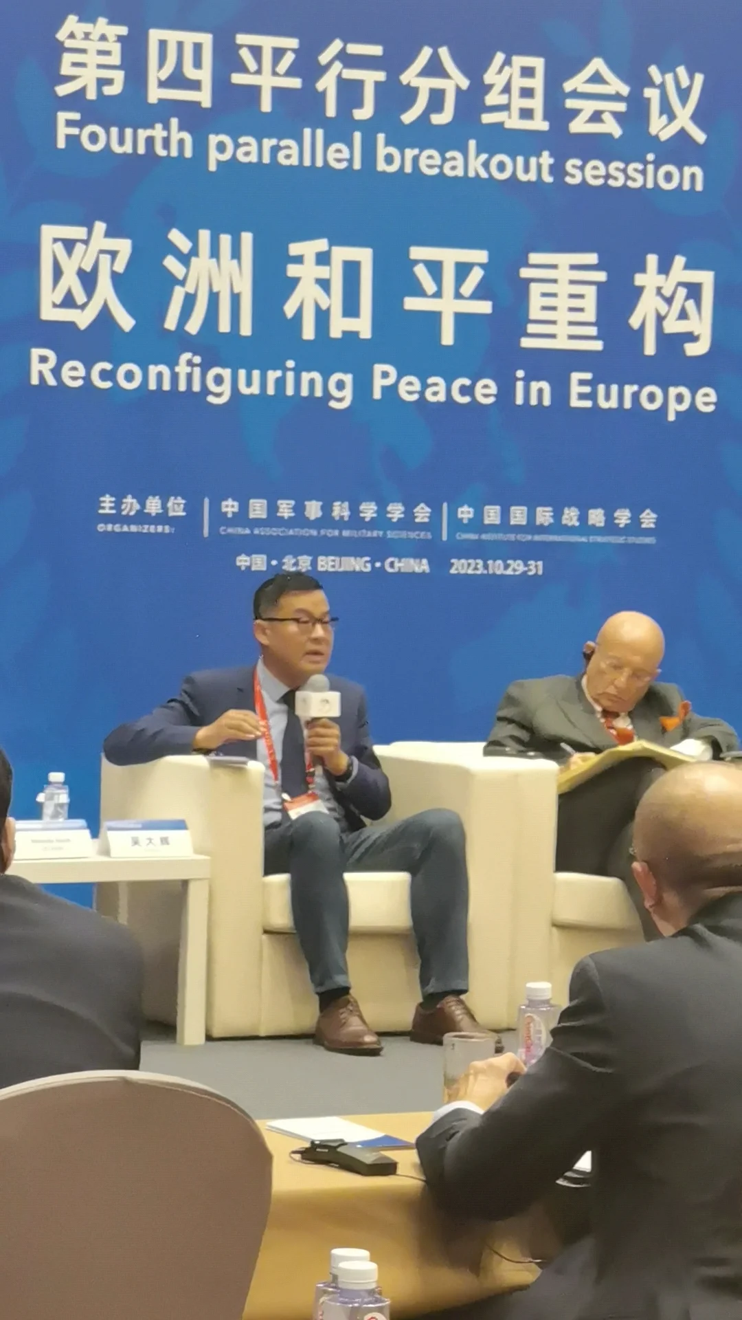 ���ں�ʱ��̸�����ԣ�ңң���ڣ����ٻ��ĺ�ƽҲ����ս��