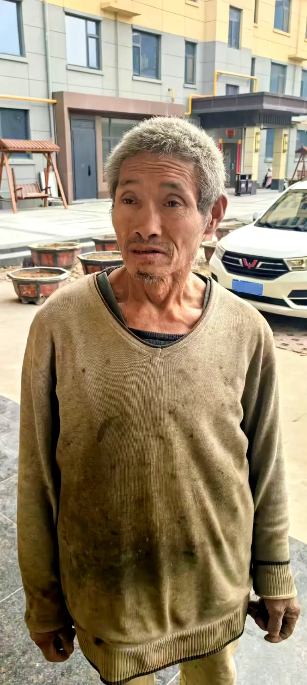 身份确认前，警方给金福春拍摄的照片。（受访者亲属供图）