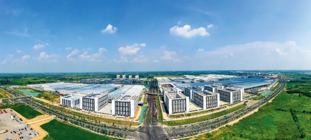 合肥市长丰县下塘镇的比亚迪厂区。摄影/孔根龙 图/下塘镇供