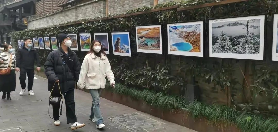 稻城亚丁摄影展成都免费看，冬游稻城亚丁门票买一送一-成都稻城亚丁自驾游旅游攻略