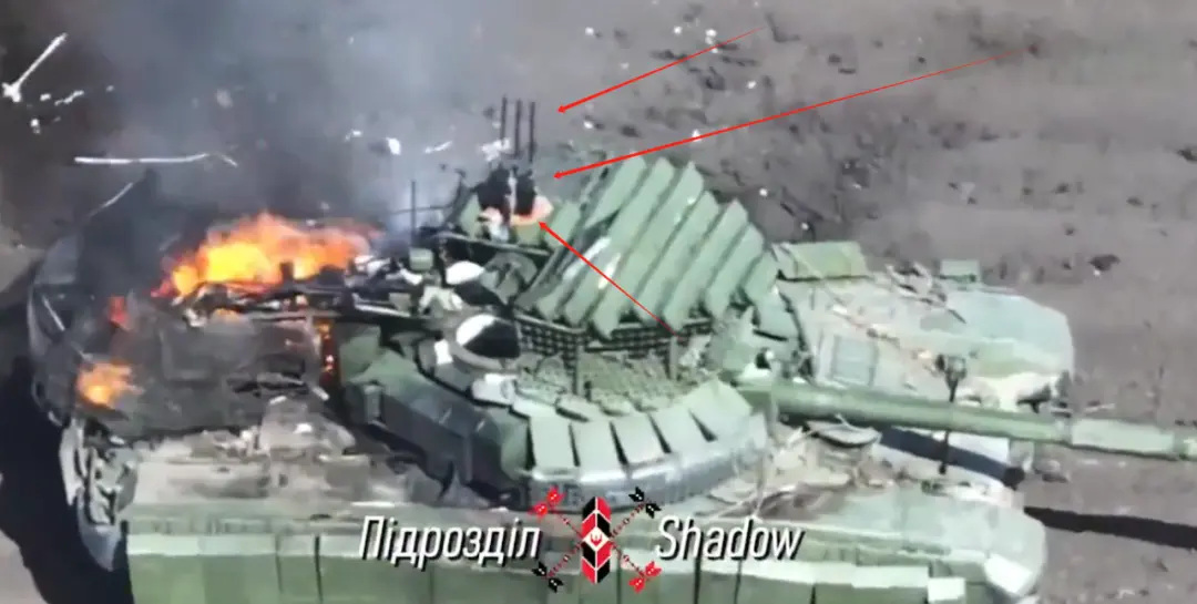 ▲很多俄军战车都是在安装了干扰机之后，仍然被击毁的