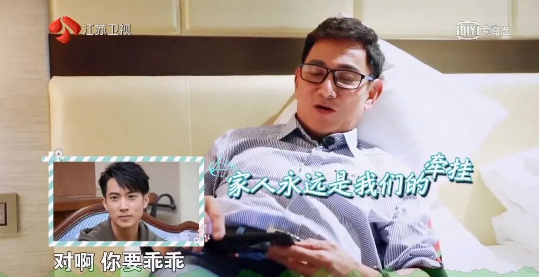 一家五口吴尊最丑，72岁的吴尊爸爸颜值逆天，郭碧婷爸爸成搞笑担当（吴尊父母是中国人吗）