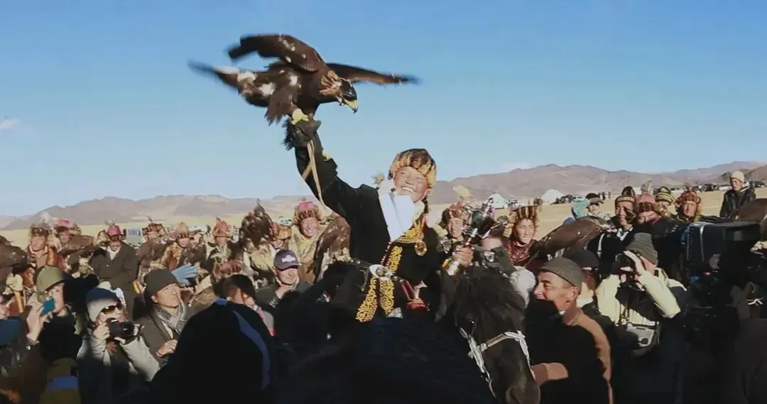 △ 蒙古金鹰节是外地游客了解蒙古猎鹰人狩猎的绝佳场合。