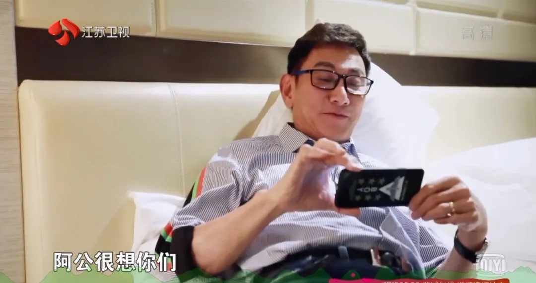 一家五口吴尊最丑，72岁的吴尊爸爸颜值逆天，郭碧婷爸爸成搞笑担当（吴尊父母是中国人吗）