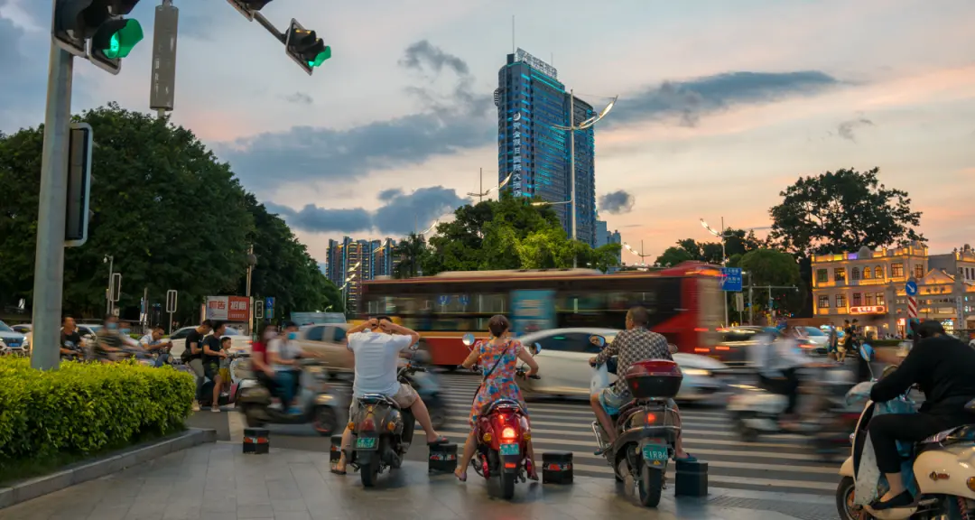 盲道摆拍被撞事件:真正的弱势群体是电动自行车_快讯_第4张_纵横网 盲道摆拍被撞事件:真正的弱势群体是电动自行车_https://www.izongheng.net_快讯_第4张