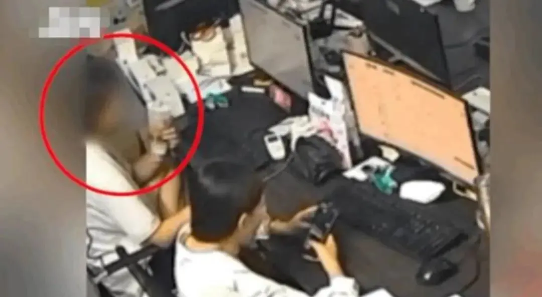 图/网友发布监控截图