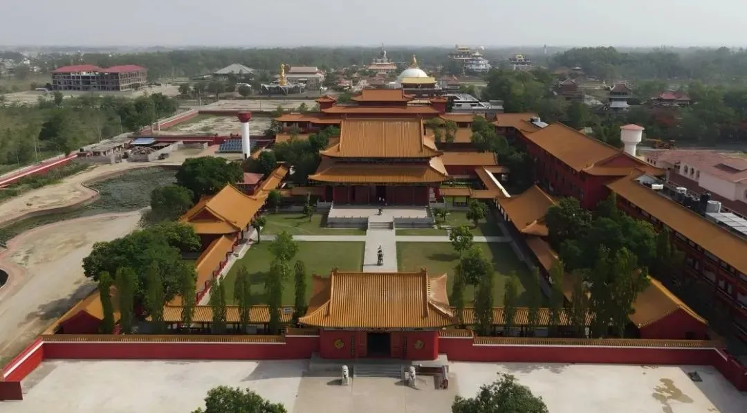 位于佛诞地尼泊尔蓝毗尼的中华寺全景