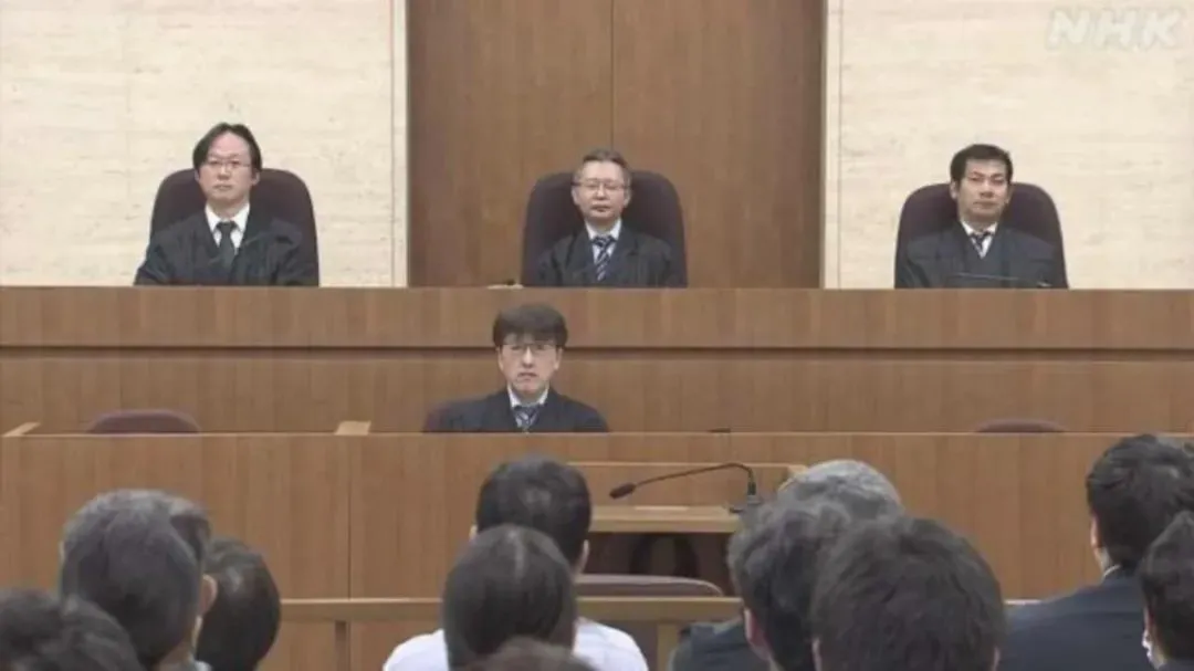◆3月14日，札幌高等法院第802号法庭上，法官判决同性婚姻诉讼案中相关规定违宪。来源：NHK