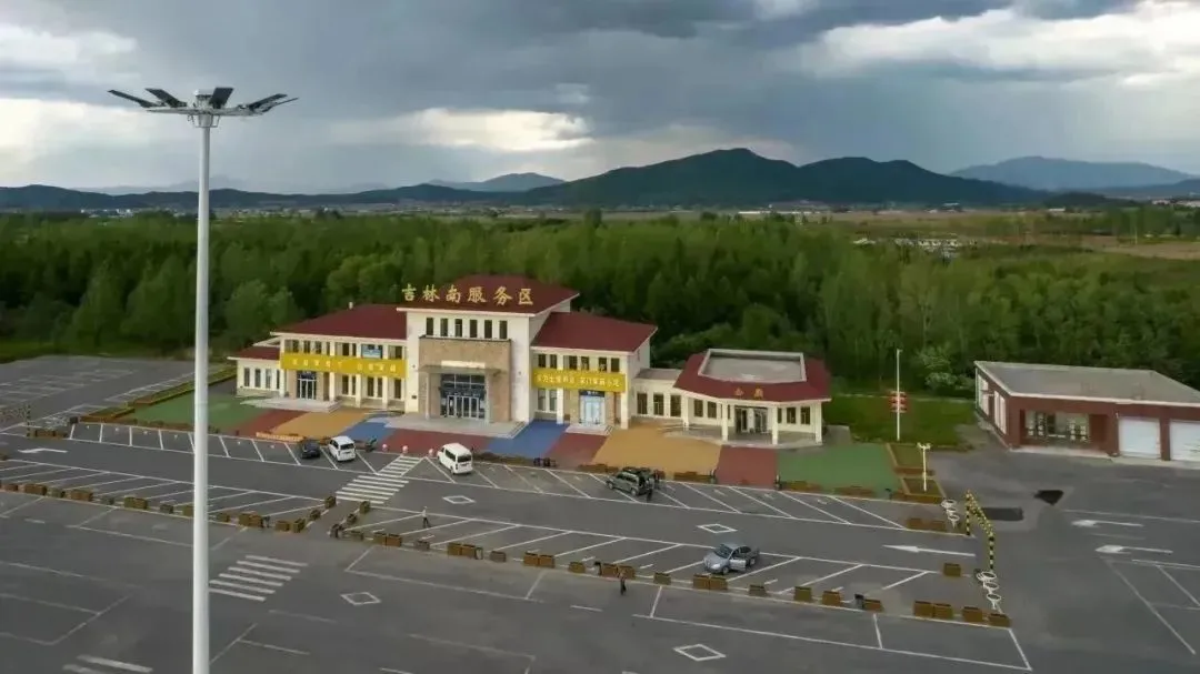 2022年，沈吉高速的吉林南服务区 / 图虫创意