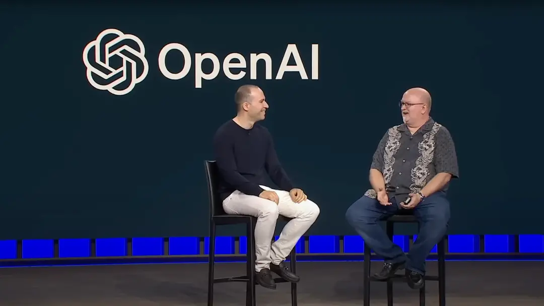 OpenAI 总裁 Greg Brockman（左）和微软首席技术官 Kevin Scott。