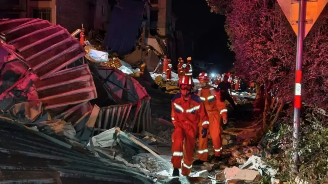 柳州13栋房屋被震倒:地震只是导火索,结构缺陷是元凶_快讯_第14张_纵横网 柳州13栋房屋被震倒:地震只是导火索,结构缺陷是元凶_https://www.izongheng.net_快讯_第14张