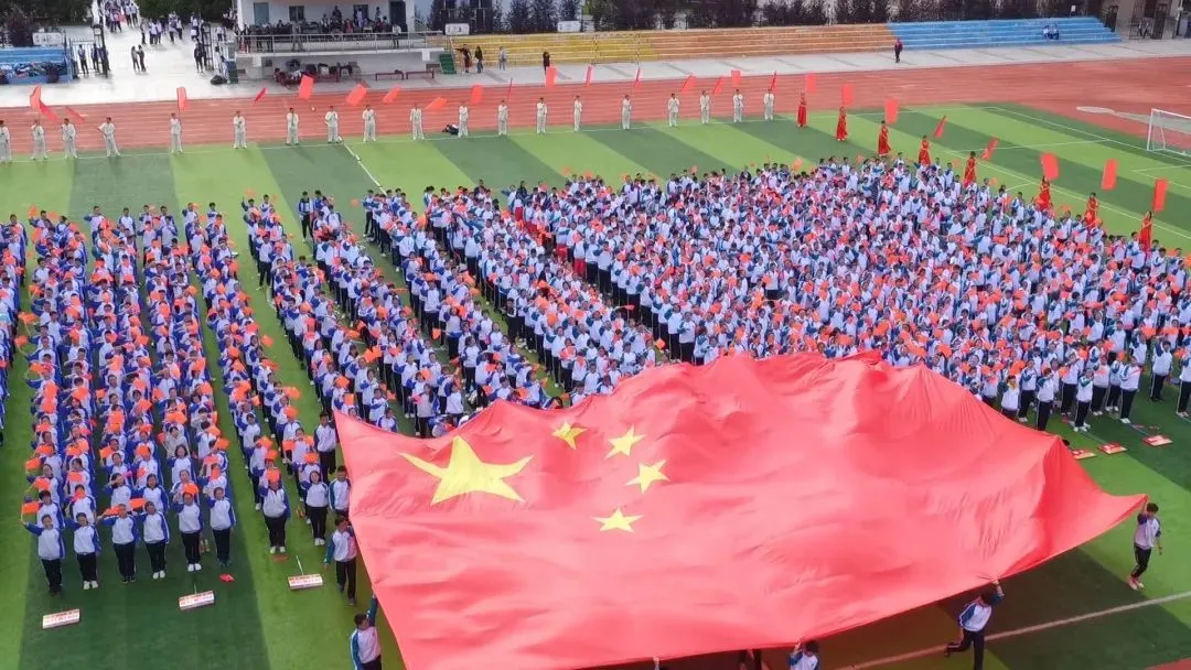喜迎建国70周年，哈市这些孩子为祖国妈妈送上最诚挚的祝福-为祖国妈妈送祝福的贺卡怎么做的