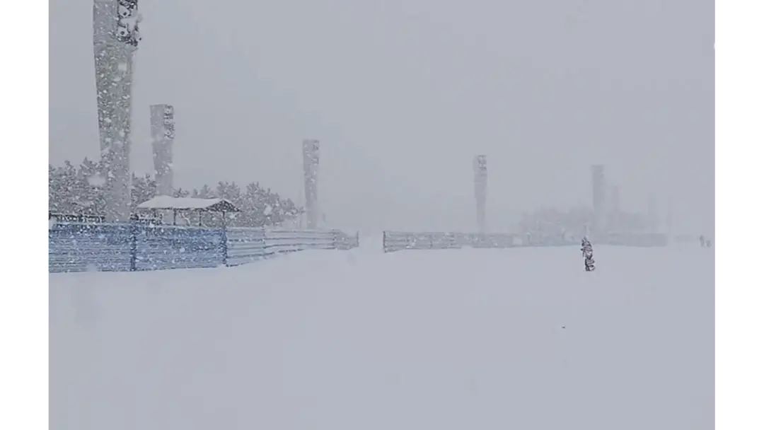 冷流暴雪（图片来源：微博网友“观云梦雨”的视频截图）