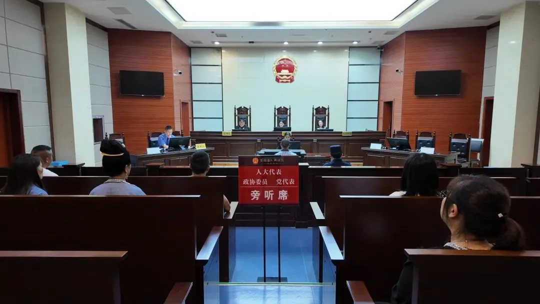 男子蓄意杀害前女友，因视力不好找错人